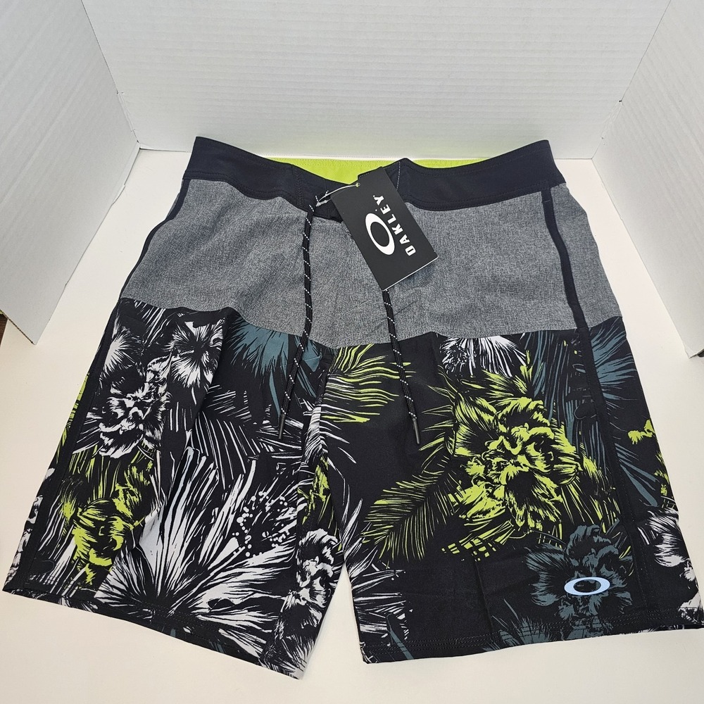 Oakley Meat Slab 19 Board Shorts Size 32 NWT Tropical Floral Surf Swim